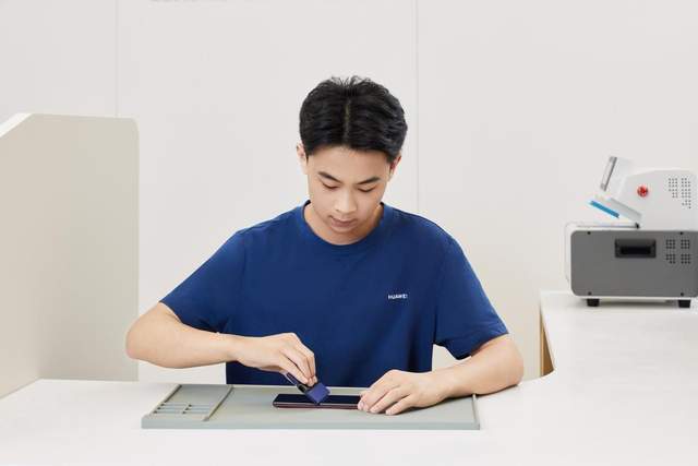 级用温暖服务守护每一位用户！k8凯发入口华为服务日全新升(图2)